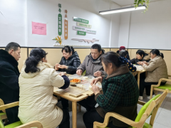 曲新春关怀暖到了心坎里